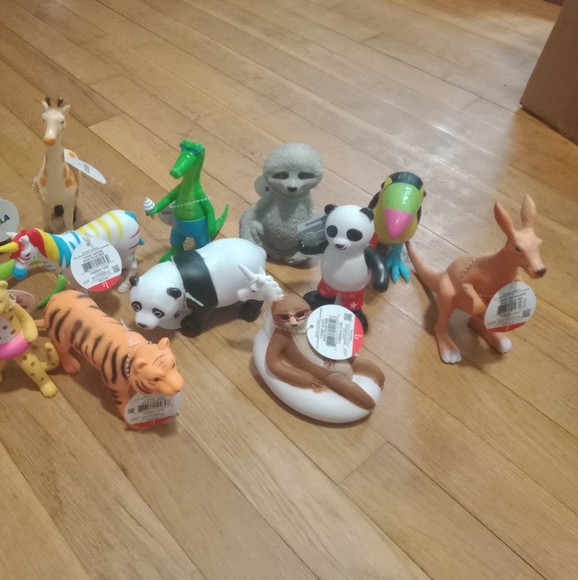 Huge New Lot of 13 Plastic Animals - Picture 6 of 6